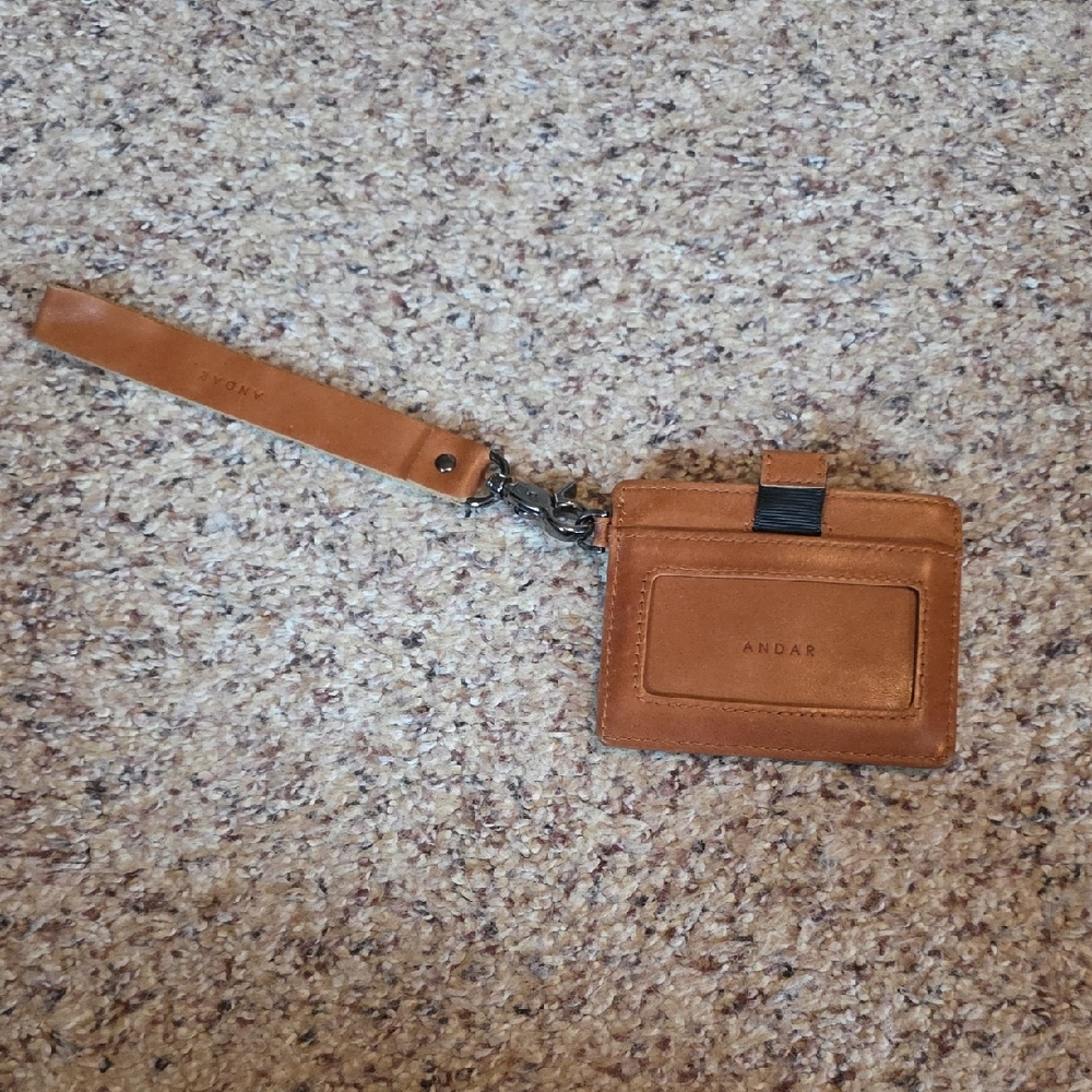 Andar Tan Leather Wristlet Card Holder